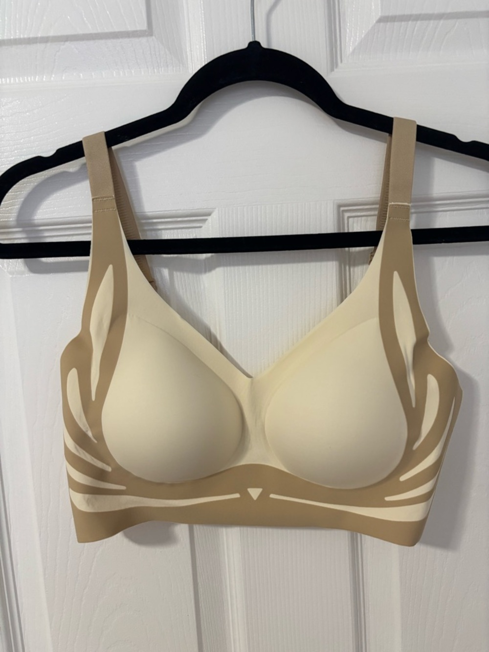 NWT Lush Fitting Seamless Nude-Cream Wireless Comfort Bra
